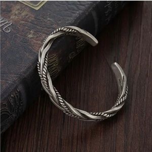 NWT Men’s Twisted Detail Cuff Bracket